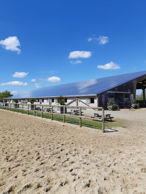 Photo manege toiture HAKAWANISHI (44 Ste Pazanne) Photo manege toiture HAKAWANISHI (44 Ste Pazanne)